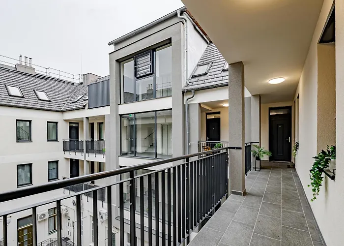 Spirit - Azure Sky With Free Parking Apartment