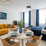 Spirit - Azure Sky With Free Parking Apartment