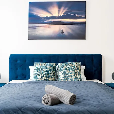 Spirit - Azure Sky With Free Parking Apartment